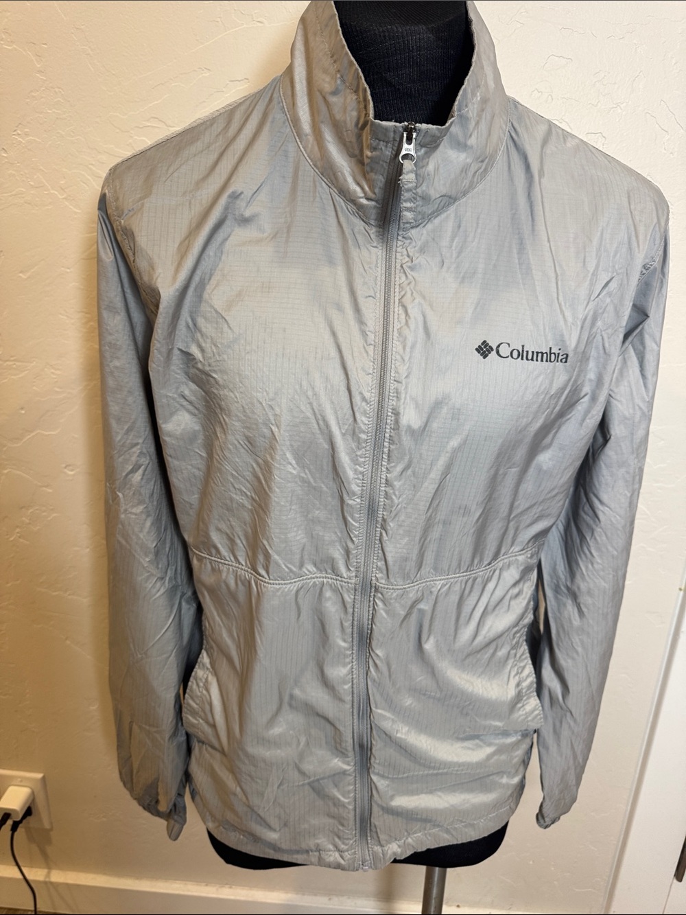 Columbia Men's Light Gray Windbreaker Jacket 1432